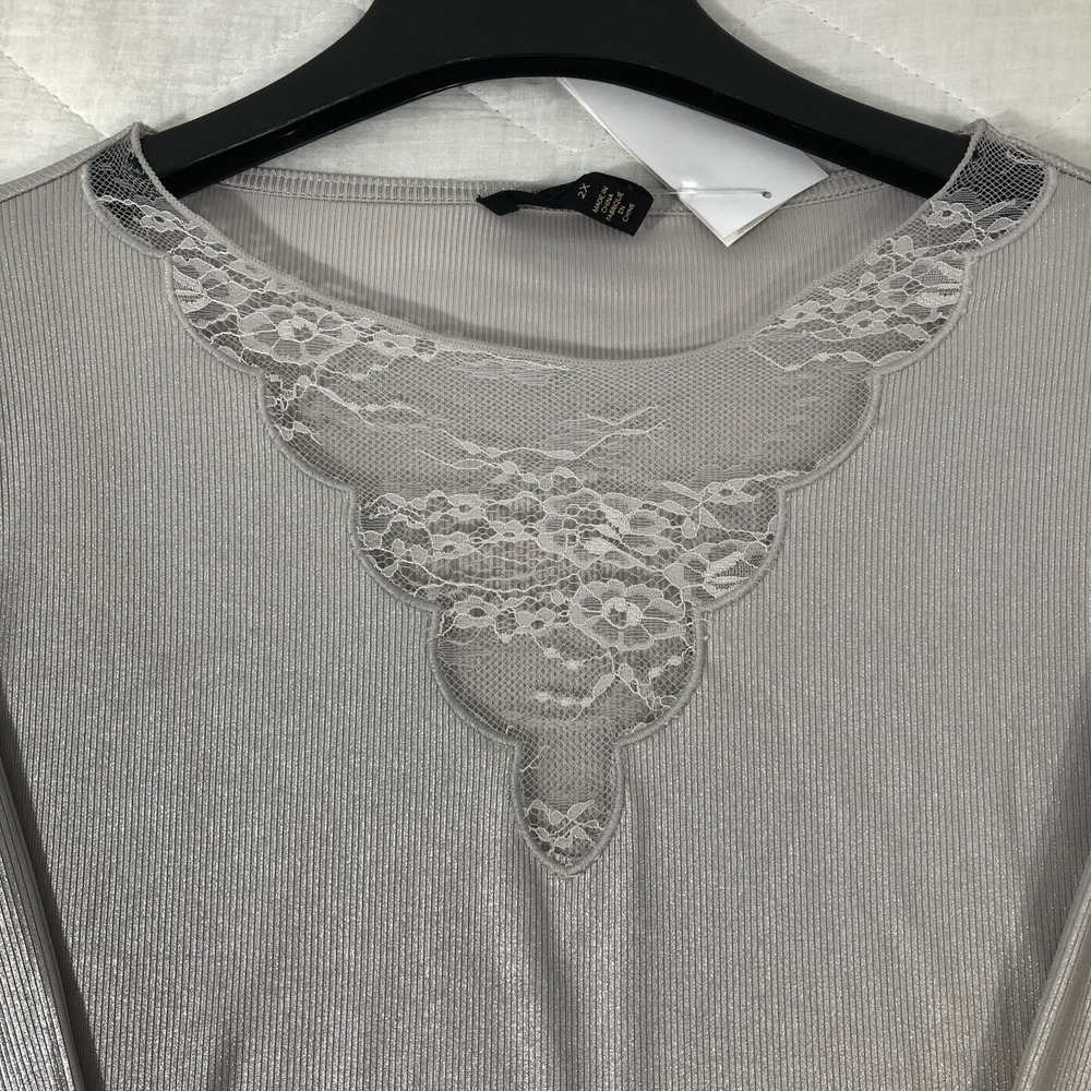 Jessica Simpson Blouse Women's Size 2X Silver Grey Metallic Lace Trim Ribbed Top